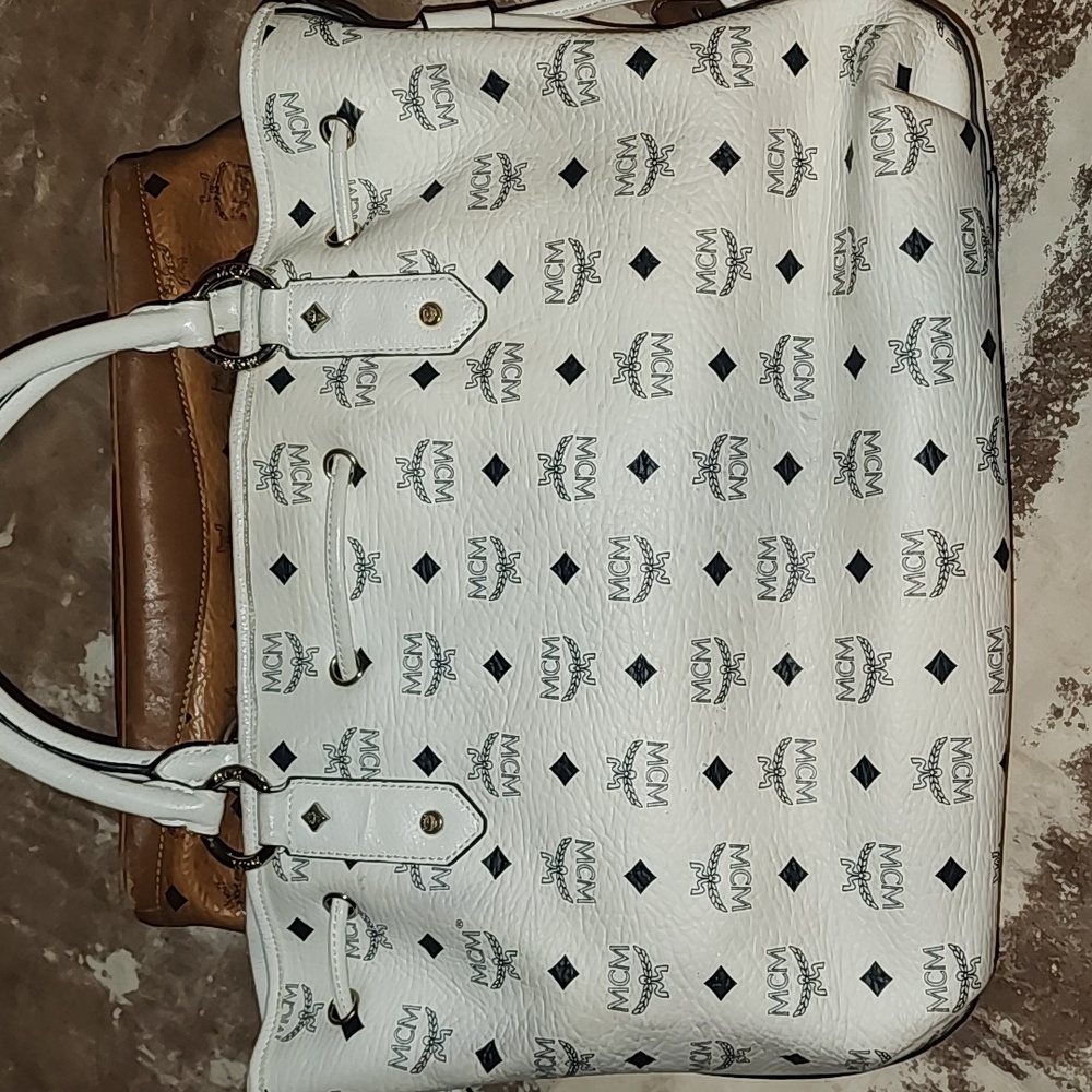 Auth MCM Visetos White Drawstring Bucket Two way bag. - Picture 11 of 16
